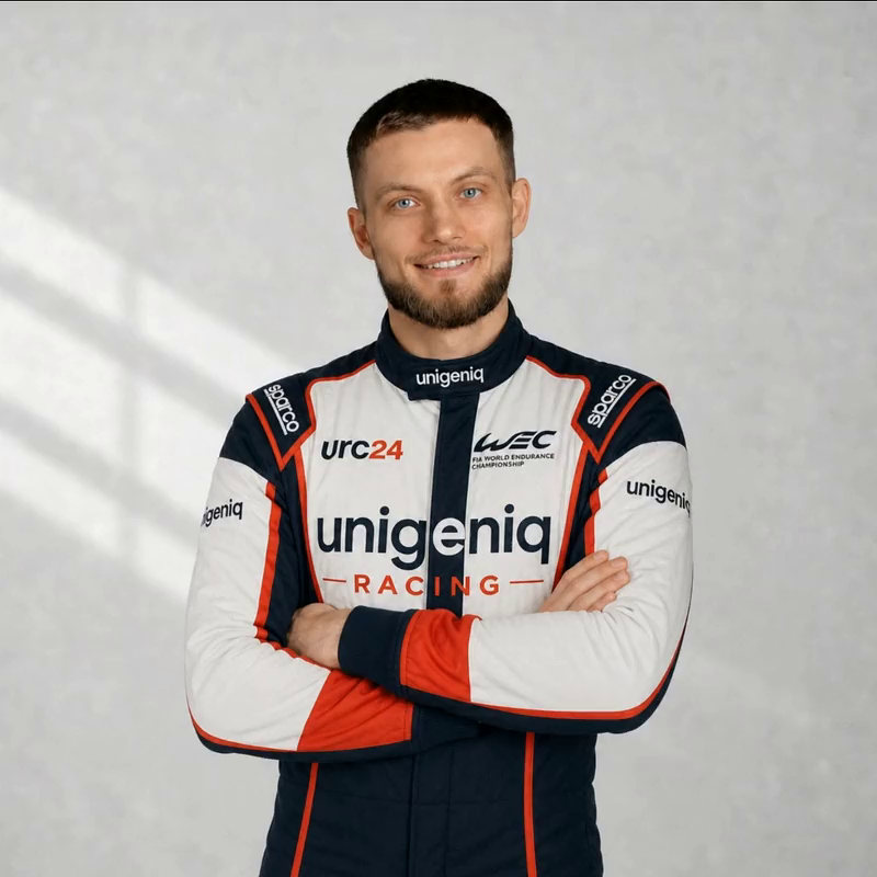 Сергей Белов в гоночном комбинезоне URC24 — спикер URC24